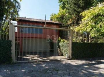 Casa · 300m² · 3 Quartos · 4 Vagas · Execelente casa com 3 dormitorios e piscina
