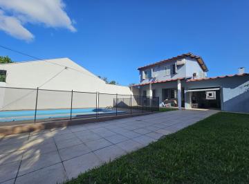 Casa · 134m² · 3 Quartos · 3 Vagas · Casa com piscina terreno 10x30 zona sul de Porto Alegre
