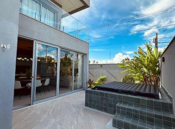 Casa de 3 quartos, Botucatu · Casa Alto Padrão no Parque das Cascatas em Botucatu | 4 Suítes | Piscina | 320 m