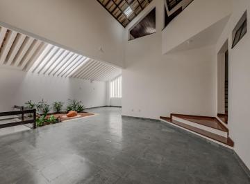 Casa · 453m² · 6 Quartos · 4 Vagas · Itaigara. Casa 5 suites, 3 pavimentos, 3 garagens, 750m2 e 450m2 area útil