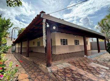 Casa · 215m² · 3 Quartos · 4 Vagas · CASA À VENDA EM ARNIQUEIRAS - EXCELENTE OPORTUNIDADE!