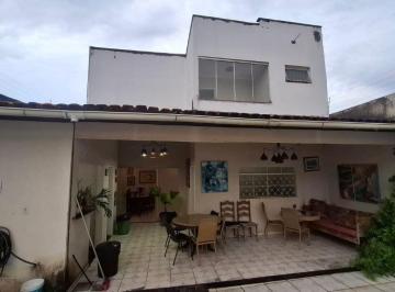 Casa · 300m² · 4 Quartos · 4 Vagas · SOBRADO À VENDA NA QNG 46 - VISTA LIVRE!