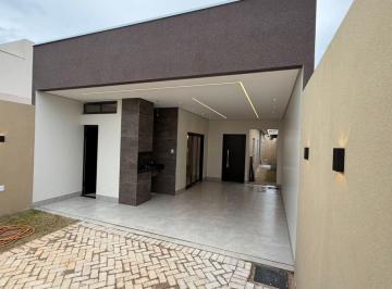 Casa · 120m² · 3 Quartos · 2 Vagas ·
Casa à venda com 3 quartos, sendo 1 suíte, no Plano Diretor Sul de
