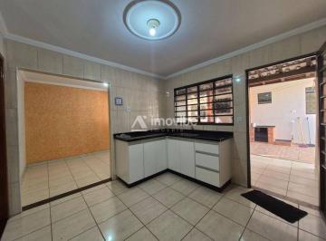Casa · 211m² · 4 Quartos · 2 Vagas · Casa com 4 quartos e Edícula à Venda, Antônio Zanaga - Americana