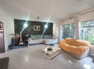 Casa · 180m² · 3 Quartos · 3 Vagas · Sobrado à venda com 3 quartos e 3 vagas.