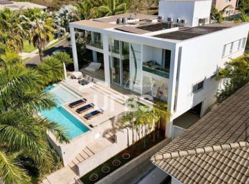 Casa · 617m² · 5 Quartos · 5 Vagas · Sobrado no Alphaville Ipês