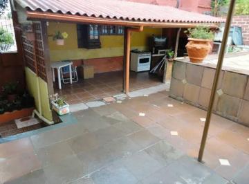 Casa de 3 quartos, Porto Alegre · Casa com três dormitórios, suíte, piscina e 3 vagas.