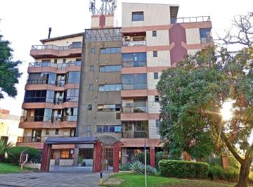 Apartamento de 3 quartos, Porto Alegre · Cobertura com vista para o Guaíba, suíte e 2 vagas