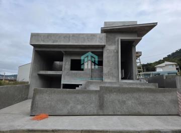 Casa · 140m² · 3 Quartos · 2 Vagas · Casa em Forquilhas, São José: 3 Dorms, 1 Suíte | 140m²