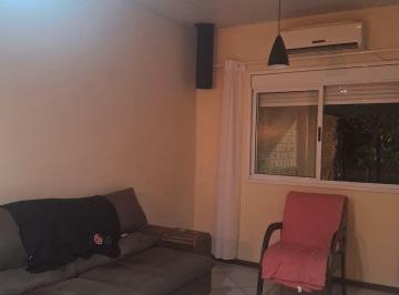 Casa 207m² Venda Hípica · Casa com 2 dormitórios com pátio e edícula.