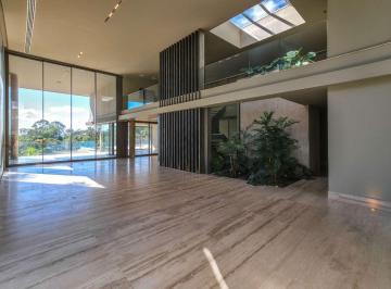Casa de 5 quartos, Brasília · Arquitetura Assinada por Denise Zuba em Condomínio Exclusivo no Lago Sul
