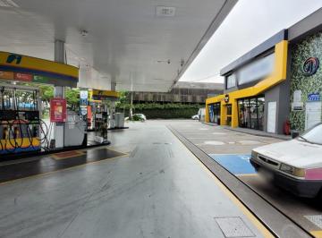 Comercial · 150m² · 2 Vagas · Loja em posto na Avenida Atlântica, N. 2777 - Loja 2 • 150 m²