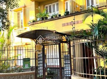 Apartamento · 58m² · 2 Quartos · Apartamento de 2 dormitorios com pateo no bairro Floresta