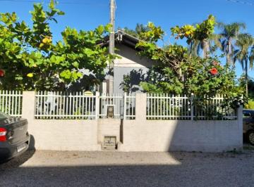 1718904378 · Linda Casa Mista com ótima localização em Armação - Penha