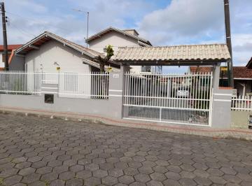 1718904315 · Casa com 5 dormitórios em Itajuba a 500 metros da praia