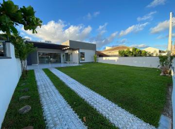 Casa à venda no Itacolomi, Balneário Piçarras - SC · Casa sozinha no terreno | Apenas 700 metros da praia