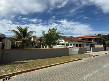 Casa à venda no Itacolomi, Balneário Piçarras - SC · Casa a poucos metros do mar – terreno amplo com potencial construtivo