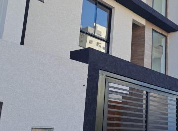 Sobrado triplex Residencial Desocupado à Venda em Balneário Piçarras, Santa Cata · Triplex com fino acabamento