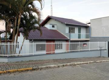 Casa · 145m² · 5 Quartos · 4 Vagas · Sobrado à venda em Balneário Piçarras