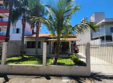 1718904271 · Excelente Casa 4 Quartos a 250m da praia Centro de Balneário Piçarras SC
