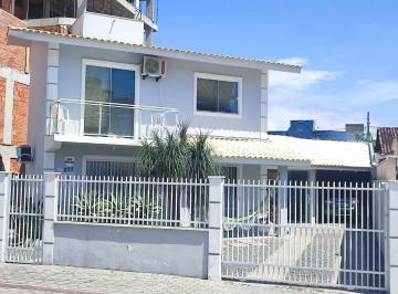 1718904273 · Sobrado com 4 quartos apenas 250 metros da praia