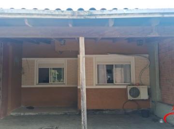 Casa · 86m² · 2 Quartos · 2 Vagas · Casa com 2 dormitórios com pátio e edícula.