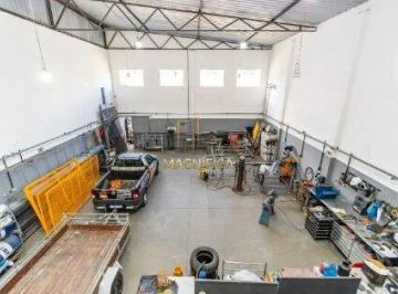 Comercial · 200m² · 5 Vagas · Barracão 200m² de vao livre com Piso I