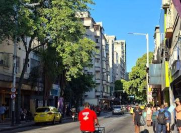 Comercial , Rio de Janeiro · Loja na rua voountarios da patria
