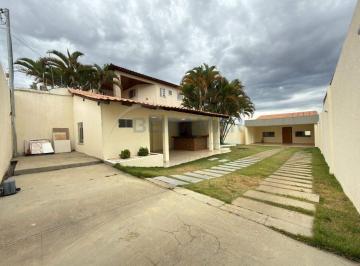 Apartamento · 250m² · 3 Quartos · 10 Vagas · Casa com 3 Quartos, 2 Suítes e Churrasqueira para locação na Vicente Pires.