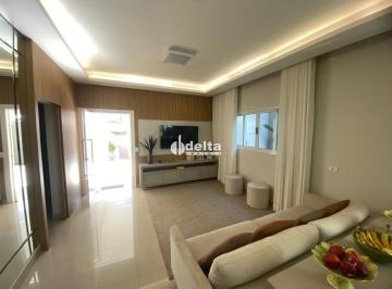 Casa · 360m² · 3 Quartos · 4 Vagas · Casa residencial com 3 suítes disponível para venda no bairro Jardim Karaíba em Uberlândia-MG