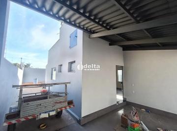 Casa · 200m² · 2 Quartos · 2 Vagas · Casa residencial com 2 quartos sendo 1 suíte disponível para locação no bairro São Jorge em Uberlând