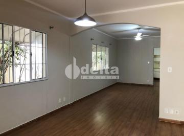 NULL · Casa com 3 quartos sendo 1 suíte disponível para locação no bairro Santa Mônica em Uberlândia-MG