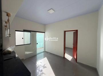 Casa · 360m² · 3 Quartos · 1 Vaga · Casa com 3 quartos sendo 1 suíte disponível para locação no bairro Santa Mônica em Uberlândia-MG