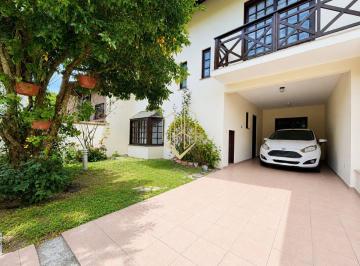 Casa de 3 quartos, Curitiba · Sobrado triplex com 3 quartos e 2 vagas bem localizado em Santa Felicidade