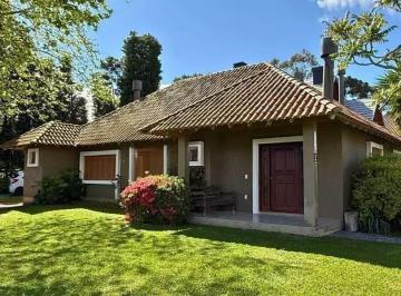 Casa · 148m² · 1 Vaga · CASA 4 DORMITÓRIOS