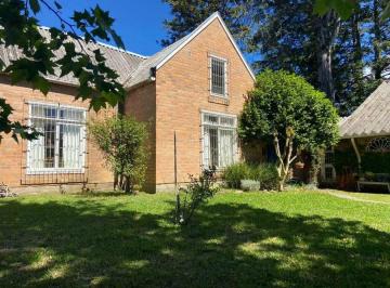 Casa · 2 Vagas · CASA 4 DORMITÓRIOS À VENDA EM CANELA