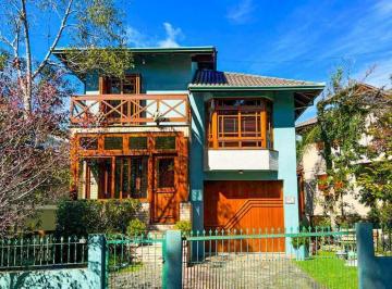 Casa · 193m² · 2 Vagas · CASA EM CONDOMÍNIO PERTO DO CENTRO EM GRAMADO