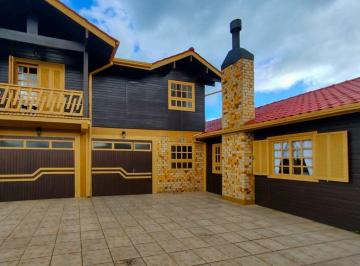 Casa · 220m² · 2 Vagas · CASA 3 DORMITÓRIOS