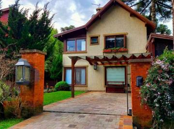 Casa · 170m² · 2 Vagas · CASA GEMINADA