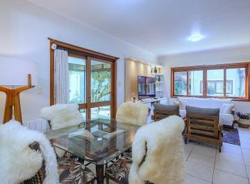 Casa · 126m² · 1 Vaga · CASA COM 2 SUÍTES PERTO DO LAJE DE PEDRA