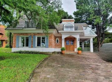 Casa · 184m² · 2 Vagas · CASA ESTILO INGLÊS NO CENTRO DE GRAMADO