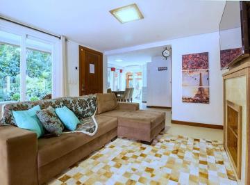 Casa · 250m² · 2 Vagas · CASA EM CONDOMÍNIO EM BAIRRO NOBRE DE CANELA