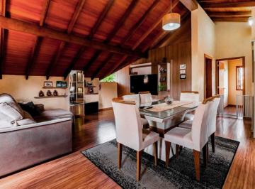 Casa · 220m² · 2 Vagas · PERTO DO CENTRO