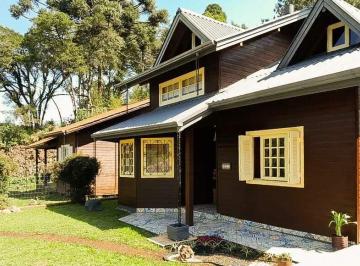 Casa · 180m² · 2 Vagas · CASA COM 3 DORMITÓRIOS