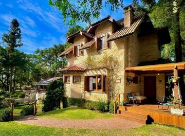 Casa · 277m² · 2 Vagas · CASA À VENDA EM CANELA COM TERRENO AMPLO
