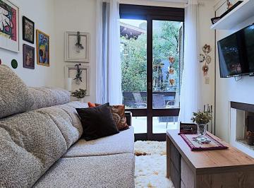 Apartamento · 63m² · 1 Vaga · APARTAMENTO COM TERRAÇO PERTO DO CENTRO DE GRAMADO