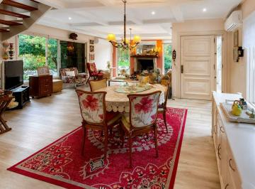 Casa · 316m² · 2 Vagas · CASA À VENDA COM 3 QUARTOS EM TERRENO DE ESQUINA