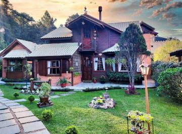Casa · 300m² · 4 Vagas · CASA À VENDA 4 SUÍTES PRÓXIMA AO LAGO NEGRO