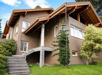 Casa · 268m² · 2 Vagas · CASA À VENDA COM TERRENO AMPLO E ESPAÇO GOURMET