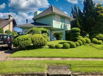 Casa · 233m² · 2 Vagas · CASA MOBILIADA NO LAJE DE PEDRA EM CANELA